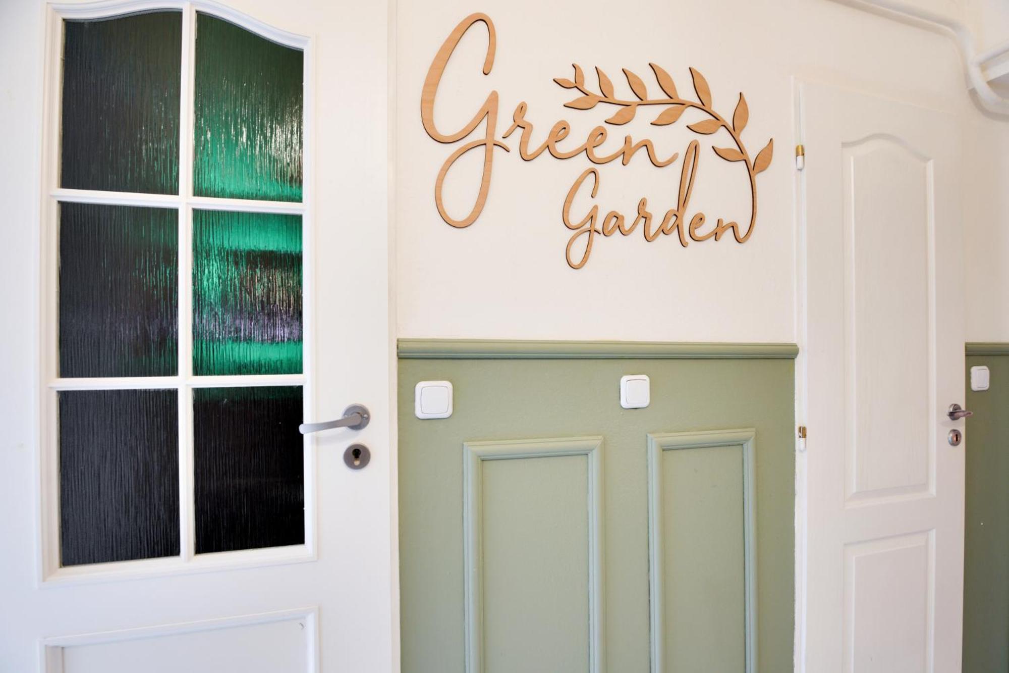 Green Garden Decin Bagian luar foto